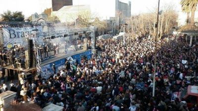 UNA MULTITUD ACOMPA�O LOS FESTEJOS POR EL DIA DEL NI�O