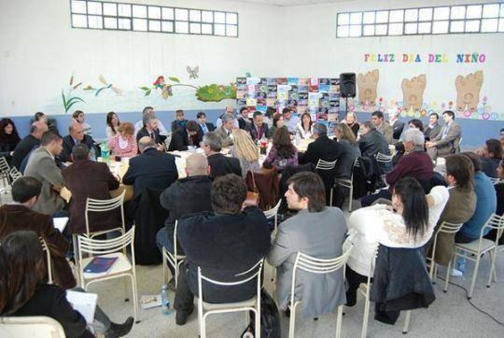 El Ejecutivo inaugur� una nueva modalidad de reuniones del Gabinete Provincial