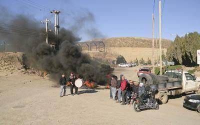 Protestaron ante una petrolera para que los reincorporaran