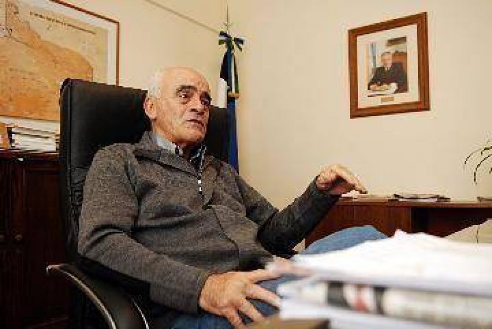 Antes de votar, estatales cobrar�n suba de $ 300