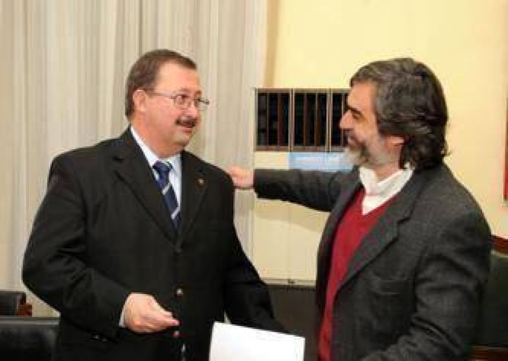 Cappiello complet� su gabinete