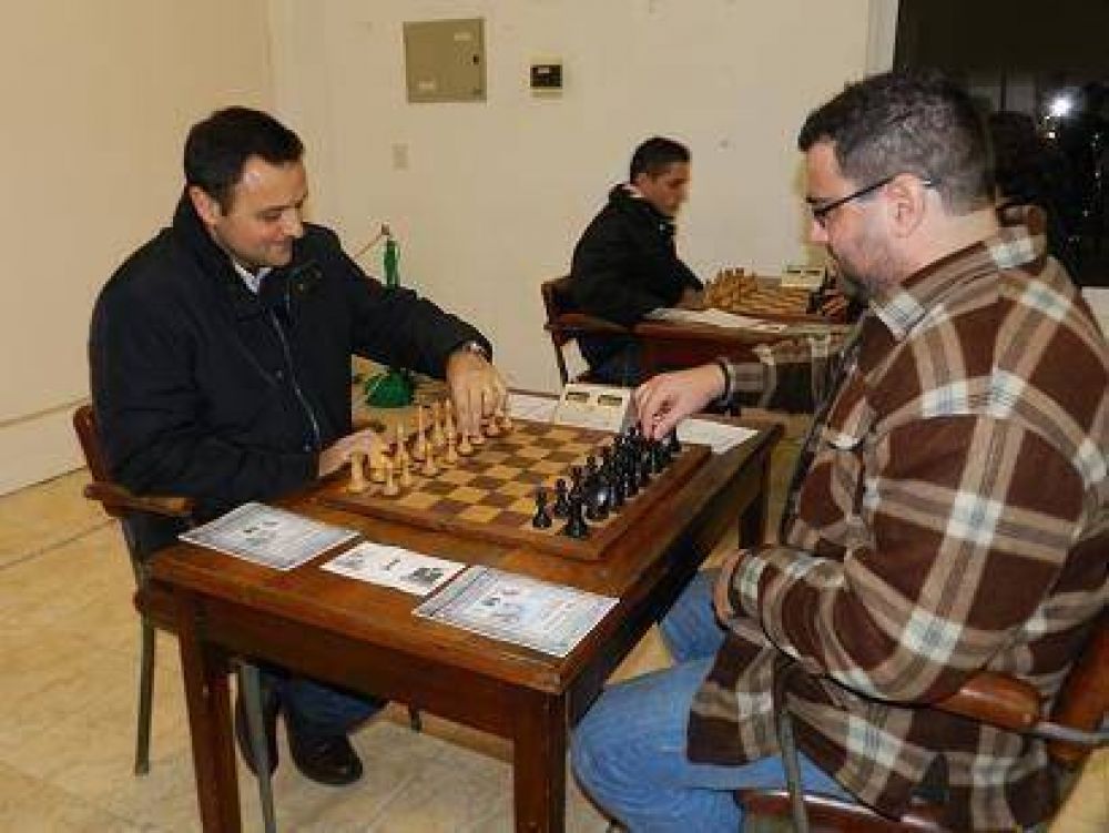 Daniel Ivoskus abri� el torneo de ajedrez "Libertadores del Sur"