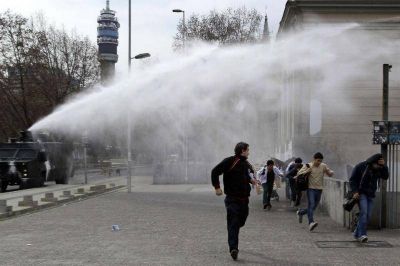 Chile: al menos 11 heridos y 35 detenidos al inicio del paro general