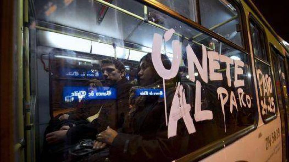 En Chile, Pi�era desaf�a: "Una cosa es una marcha y otra, intentar paralizar el pa�s"