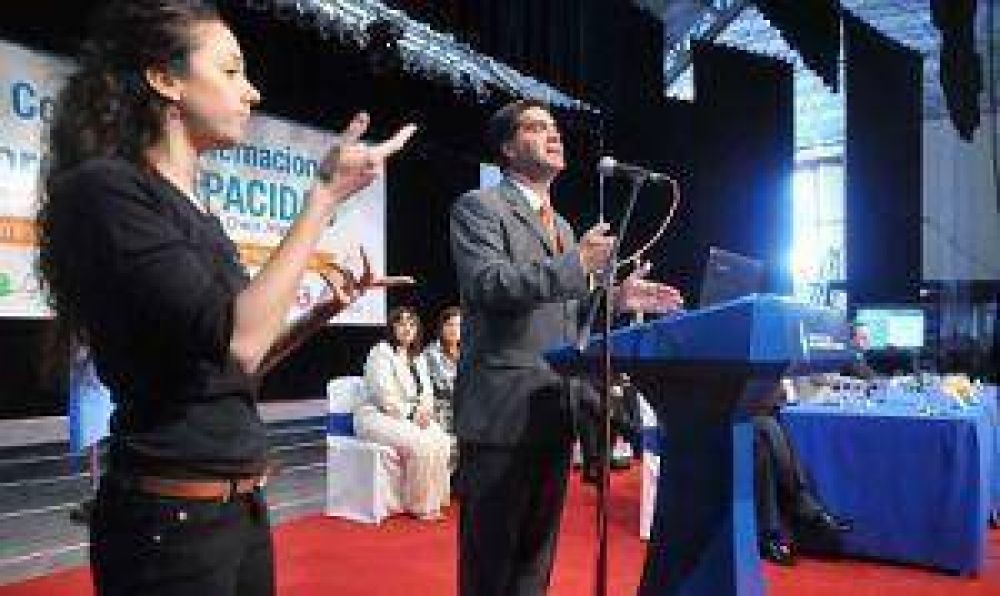 Gran marco de p�blico y mucho inter�s en el inicio del Congreso sobre Discapacidad