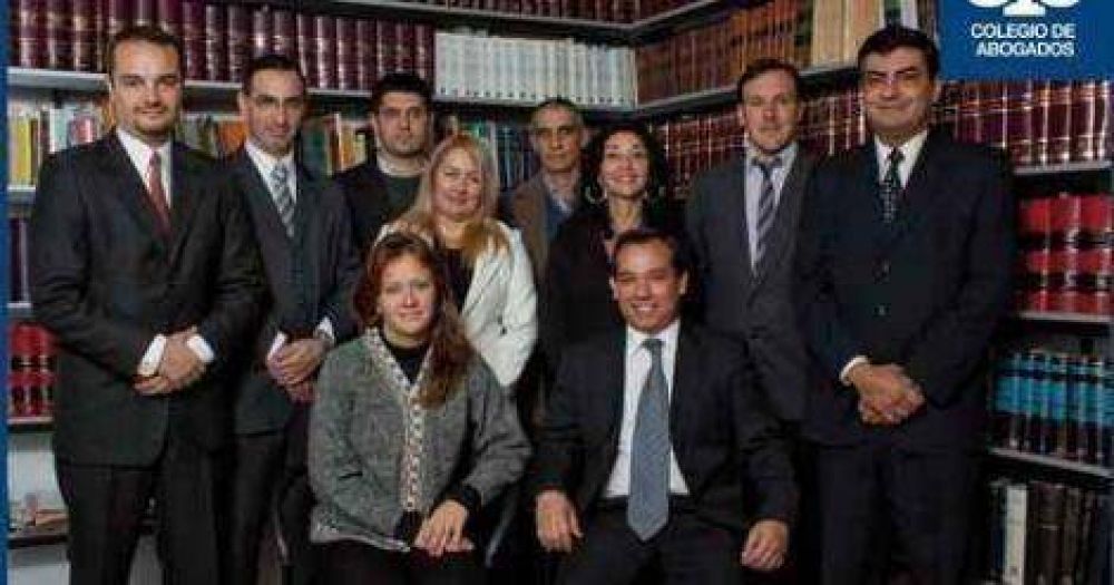 Con un aplastante triunfo, Am�lcar Aguirre gan� las elecciones del Colegio de Abogados