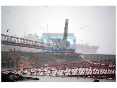 Tras el estudio de suelos, se conocer�an las causas de la ca�da del muelle del Puerto Ibicuy