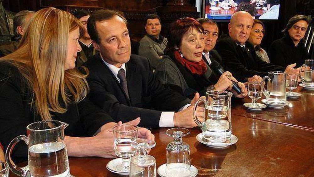 El FAP present� su interbloque con un entrerriano