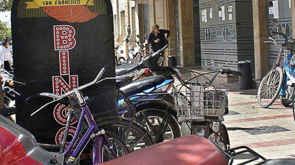 Casinos y tragamonedas desatan fuertes reproches entre los candidatos