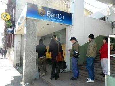 Desde el viernes 26, la Provincia paga los sueldos de Agosto con aumentos a todos los sectores 	