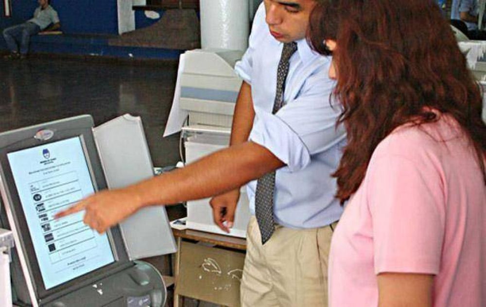 Valoran el uso del voto electr�nico en La Falda pero observan que falt� capacitaci�n