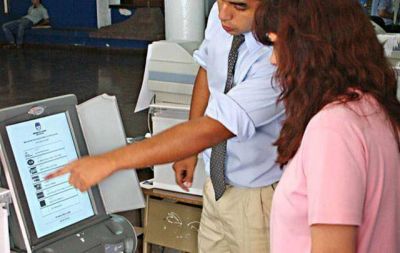 Valoran el uso del voto electr�nico en La Falda pero observan que falt� capacitaci�n