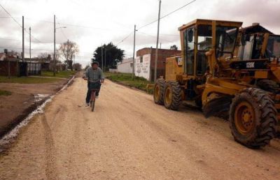  GRAL. PUEYRRED�N - Contin�an los trabajos en calles de granza