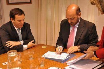 QUE NO VAYA A PENSAR QUE �L LO HIZO, NO DA PARA TANTO. S�LO PUSO LA FIRMA