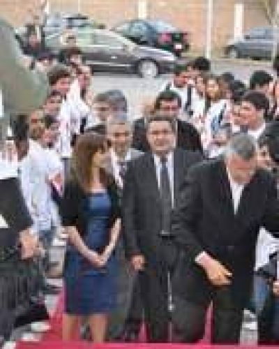 EN SAN JUAN: COMENZ� EL III CONGRESO NACIONAL DE SIDA 