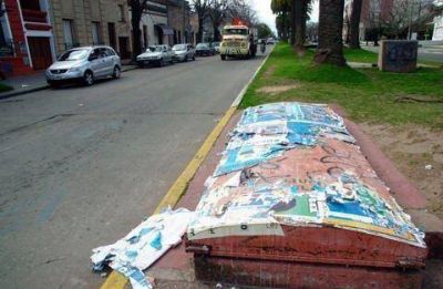 A diez d�as de las elecciones, la ciudad sigue vestida (y sucia) de campa�a
