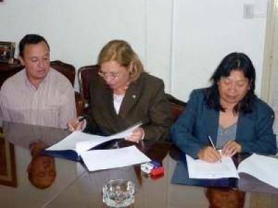 Convenio para implementar el plan Fines en Calileg�a