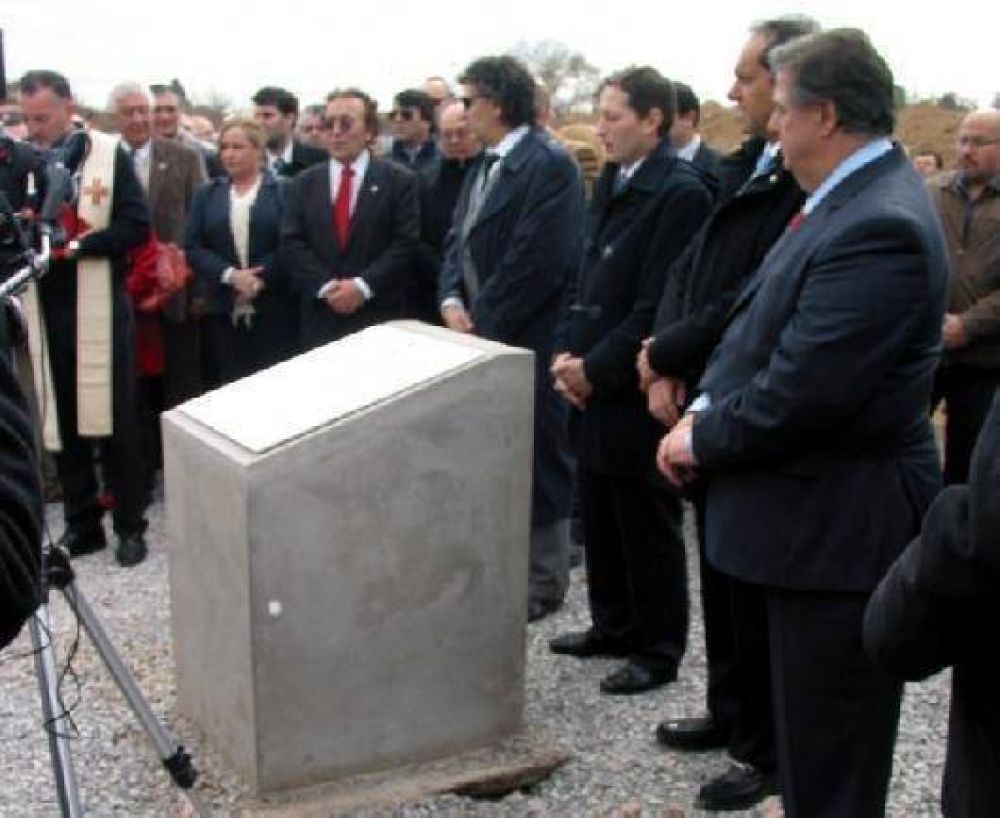 El gobernador puso en marcha la obra del hospital del Bicentenario en Monte Grande