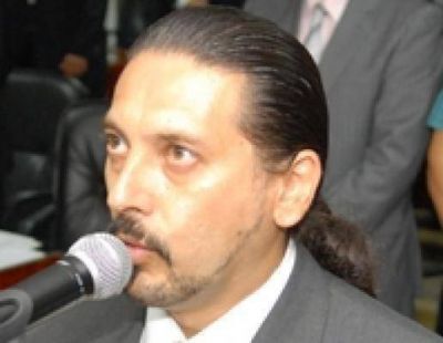 Tras dos fracasos electorales, y otro en puerta, diputado vuelve a malambear