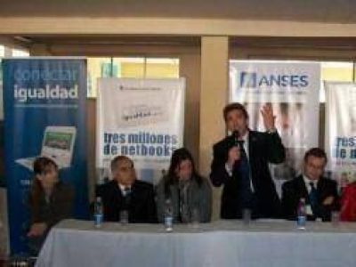 Ramallo: Candidato a Intendente entreg� 679 netbooks del plan del gobierno