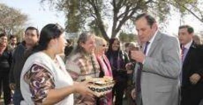 Alperovich: �Que la gente reciba los bolsones y vote por quien quiera�
