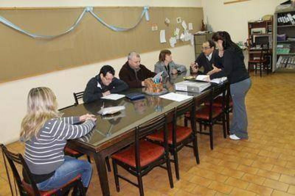 En Macach�n, por ahora, no cerrar�n los cabar�s