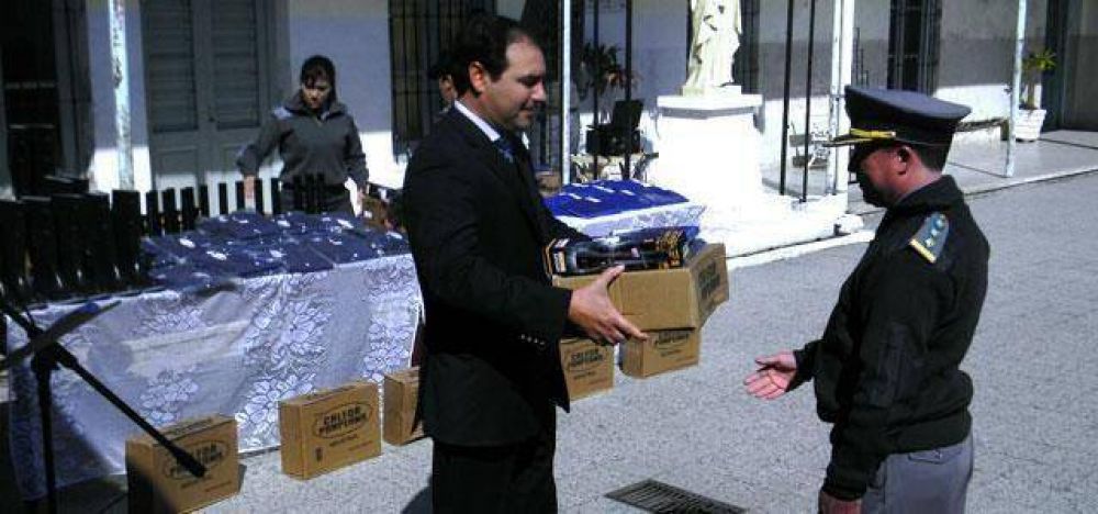 El gobierno Provincial entreg� equipamiento m�dico y elementos varios al Servicio Penitenciario 