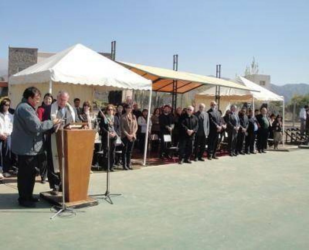 El Instituto FASTA inaugur� su complejo deportivo