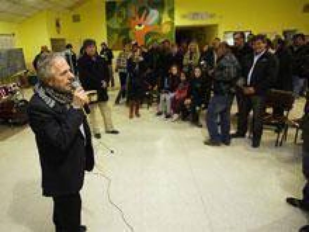 Saiz encabez� inauguraciones y diversas recorridas en Chimpay