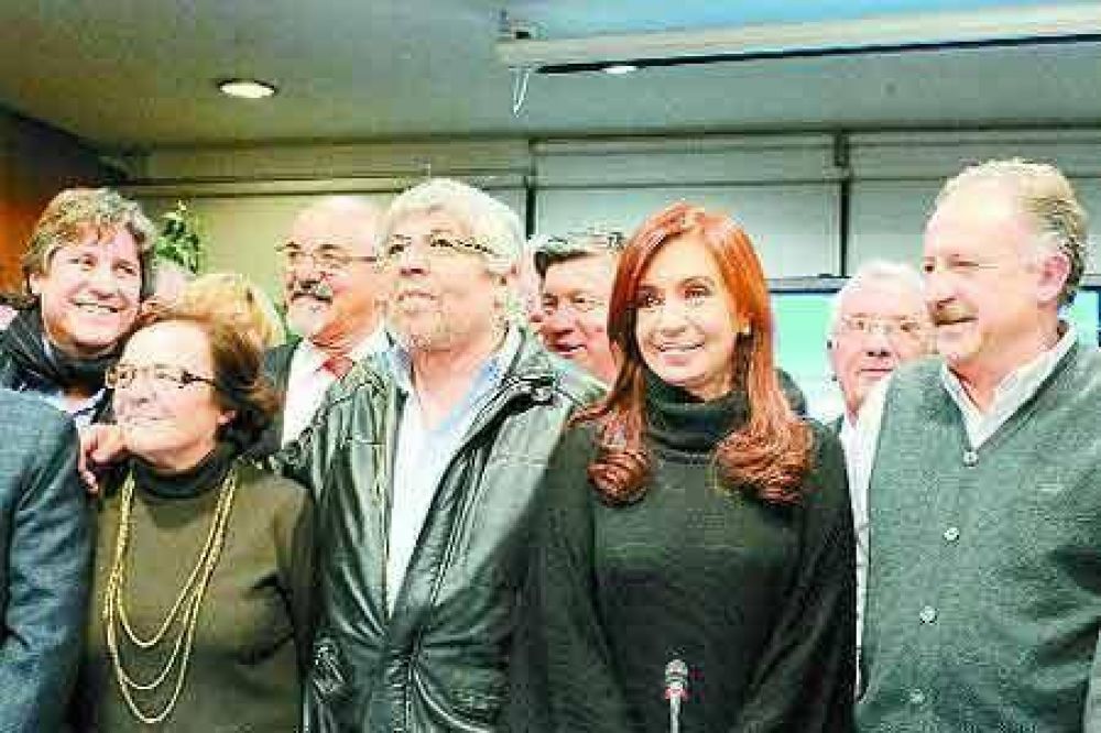 Gremios y empresarios sellaron el nuevo salario m�nimo: 2.300 pesos