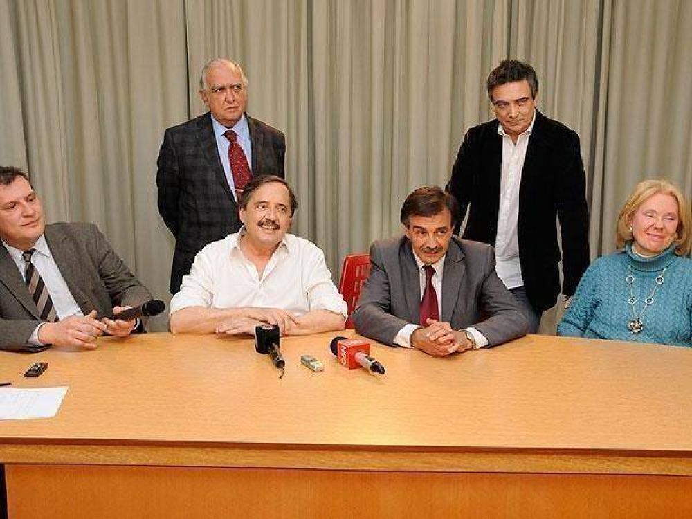 Alfons�n admiti� que es "improbable" ganar en las elecciones del 23 de octubre
