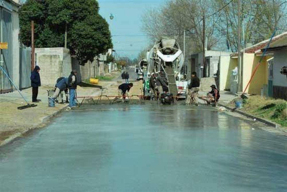 Repavimentaci�n con hormig�n en barrio Provincias Unidas
