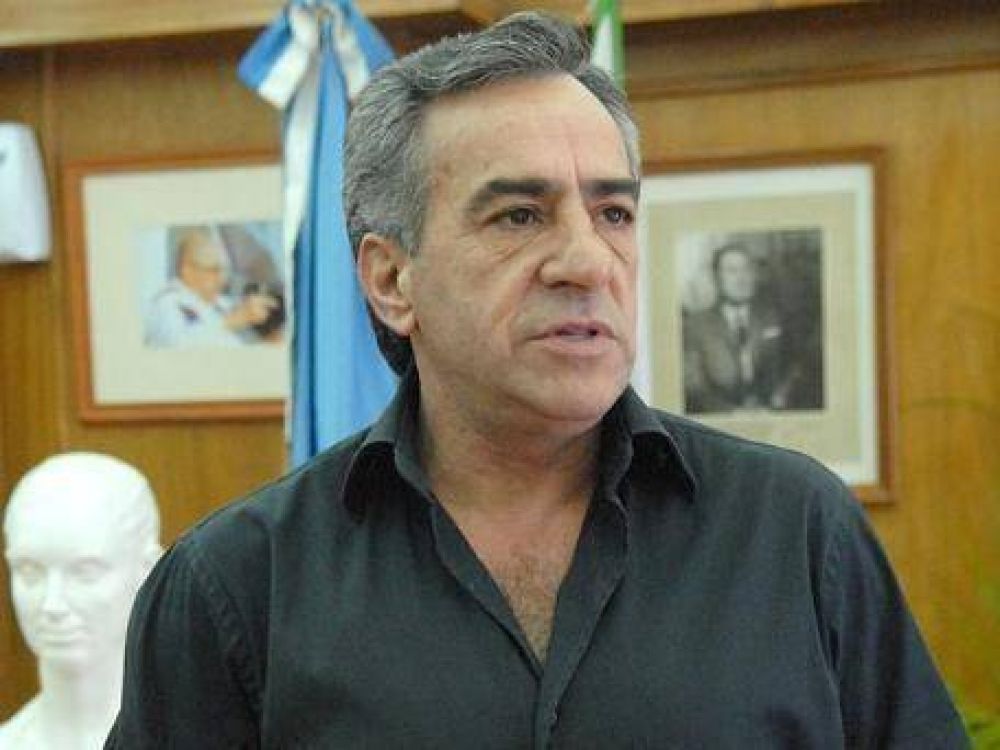 Cariglino, un intendente al borde del precipicio