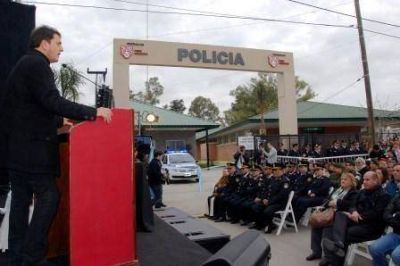 Massa inaugur� la nueva subcomisar�a de Baires Bancalari
