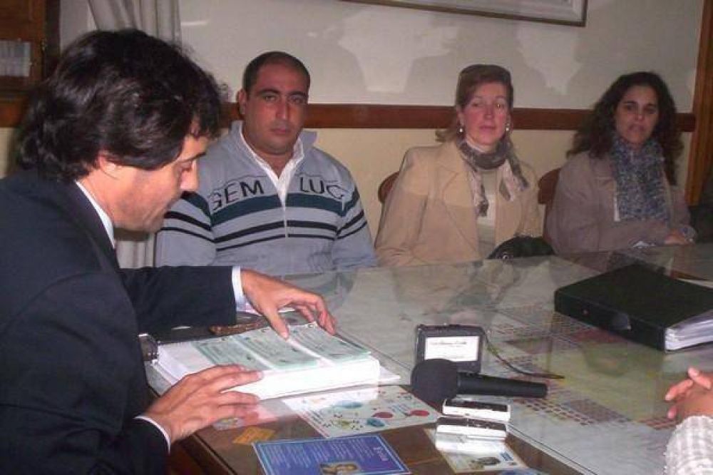 �La actitud de los candidatos opositores me provoca verg�enza�, dijo Pittelli