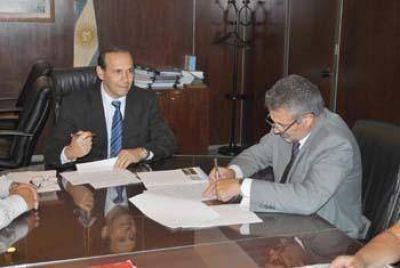 Firman el convenio para la extensi�n de la red cloacal	 	  