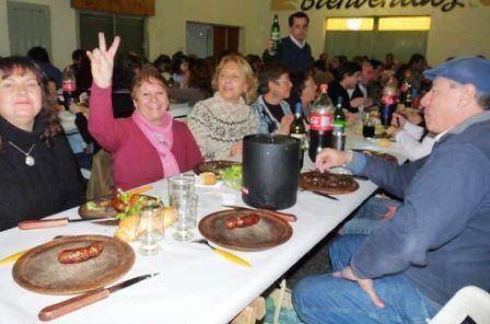 Almada organiz� un almuerzo luego de las elecciones primarias