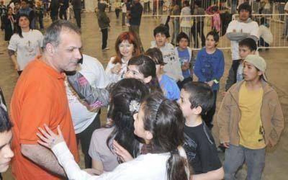 Buzzi dijo que existe el compromiso para terminar el Estadio Centenario