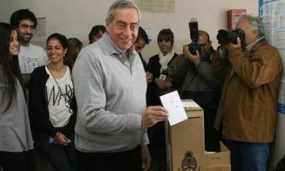 Fayad reconoci� el "desdoblamiento" como una medida institucional