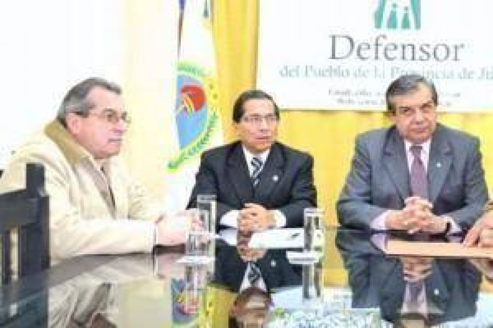 Para prevenir enga�os a jubilados y pensionados en la solicitud de pr�stamos el Defensor del Pueblo realiza recomendaciones