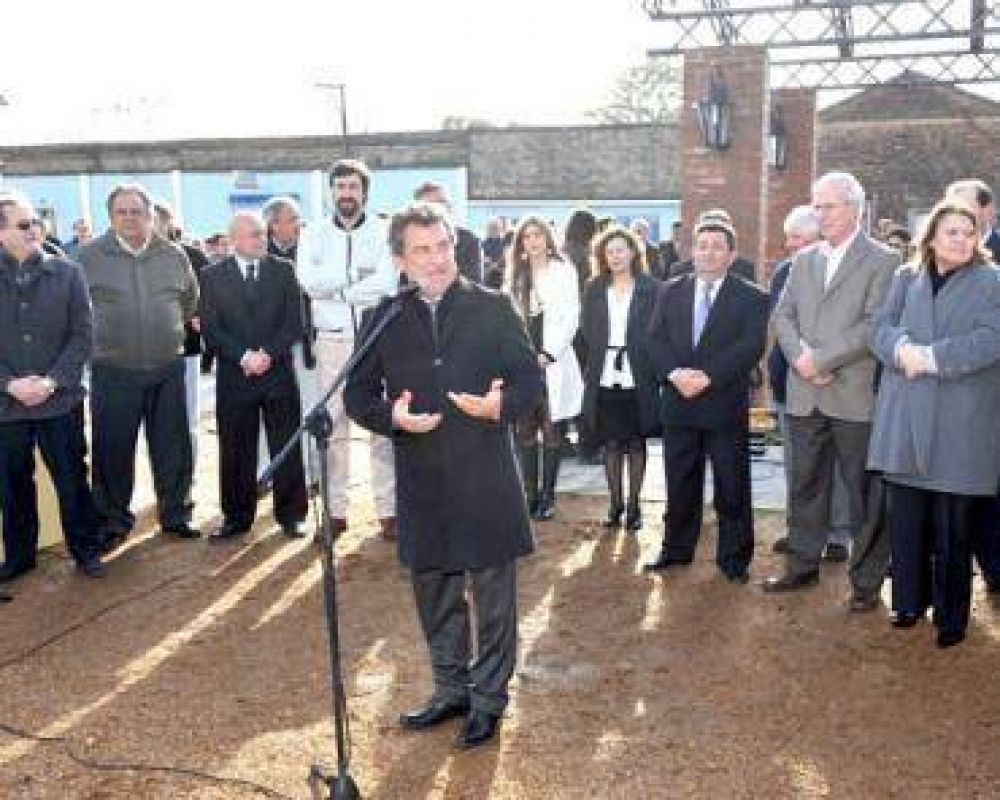 Urribarri resalt� el nuevo servicio de tren al Uruguay