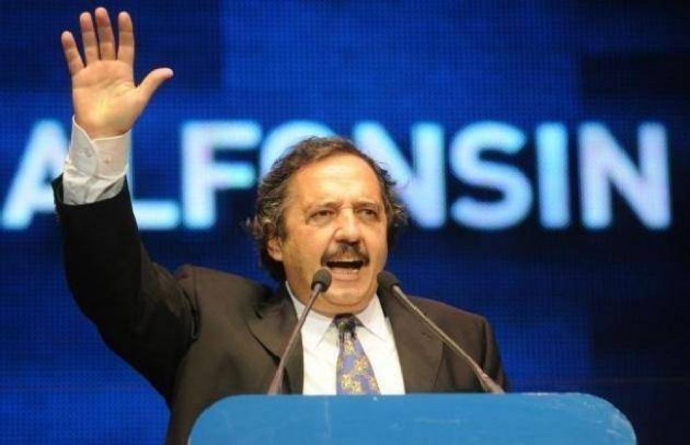 Alfons�n, autocr�tico: �Asumo los costos pol�ticos�