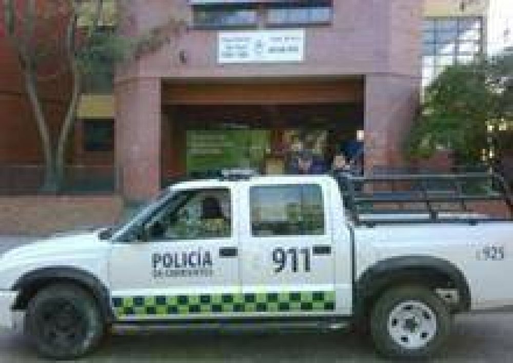"Poner polic�as en las escuelas es repudiable"