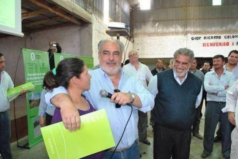 Entregan micro-cr�ditos y financiamiento para proyectos productivos
