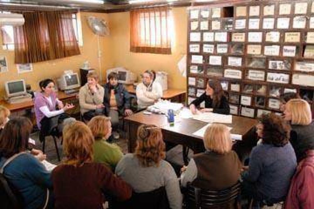 Cada vez m�s mujeres se involucran en las sociedades de fomento de la ciudad