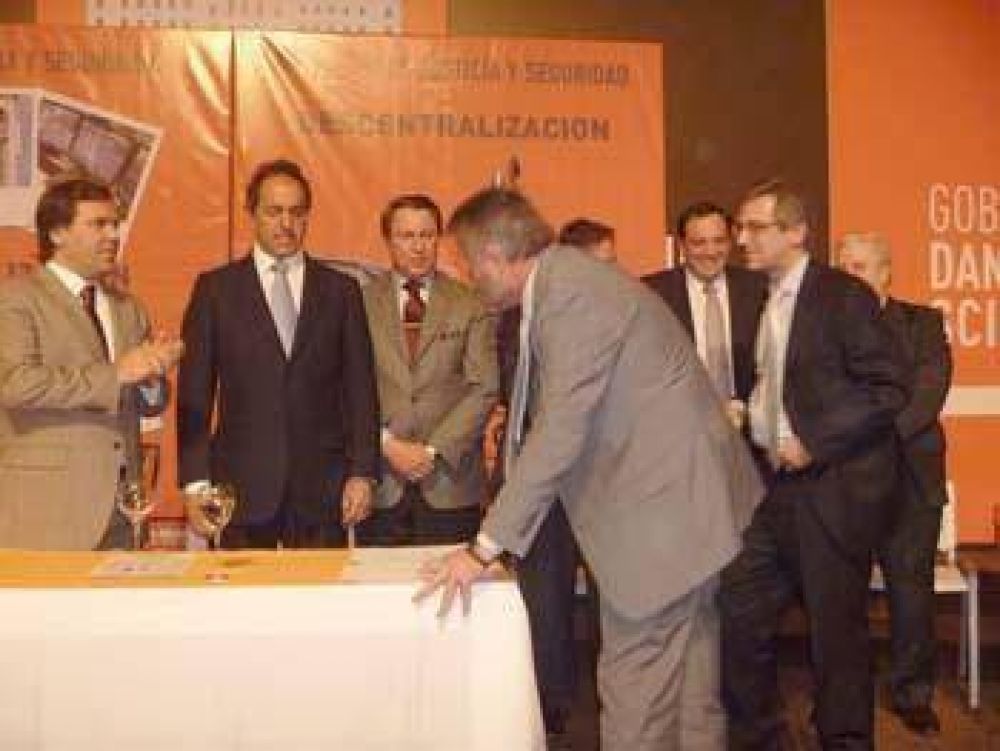 Convenio para la adquisici�n de m�s c�maras de seguridad y motos policiales