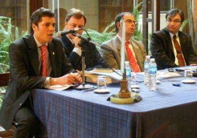 El Dr. Ivan Tenaglia disert� en La Plata y Azul