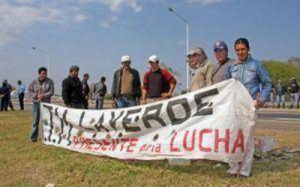 Municipales despedidos de La Verde cortaron nuevamente la ruta 16