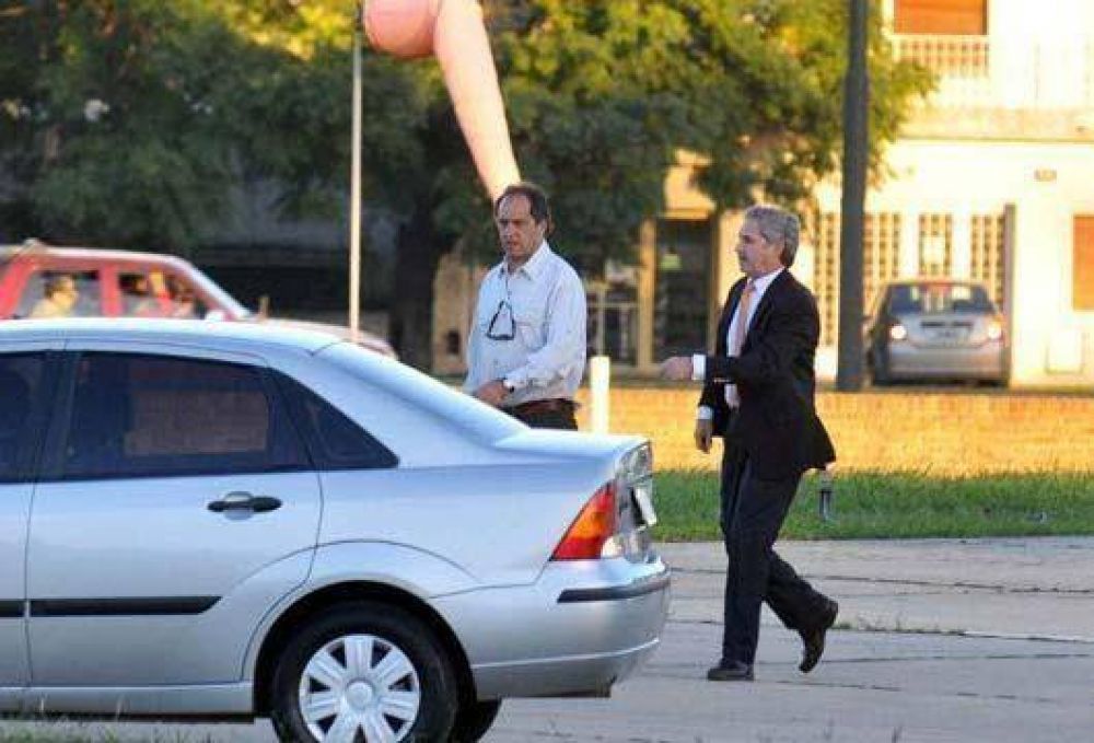 Felipe Sol� dialoga con Scioli