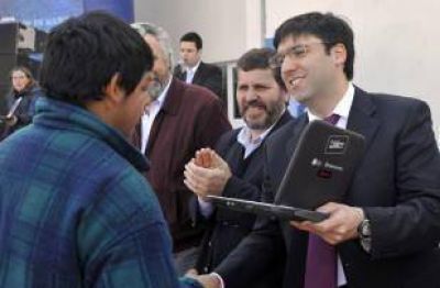 Bossio: "Conectar Igualdad est� fortaleciendo la educaci�n argentina"